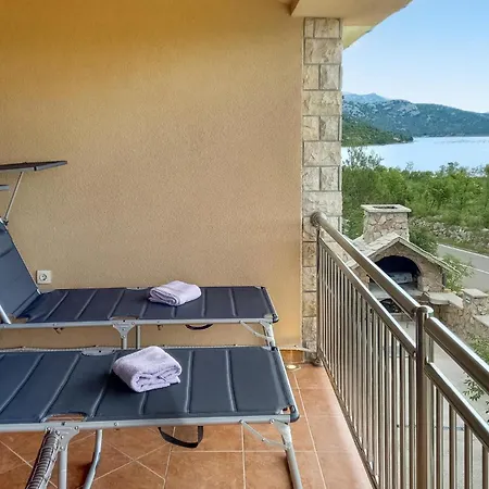 In Starigrad With Kitchen Seline