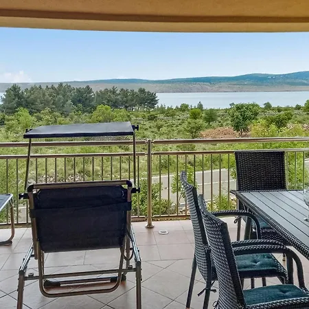In Starigrad With Kitchen Apartment