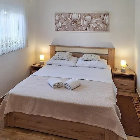 In Starigrad With Kitchen Apartamento